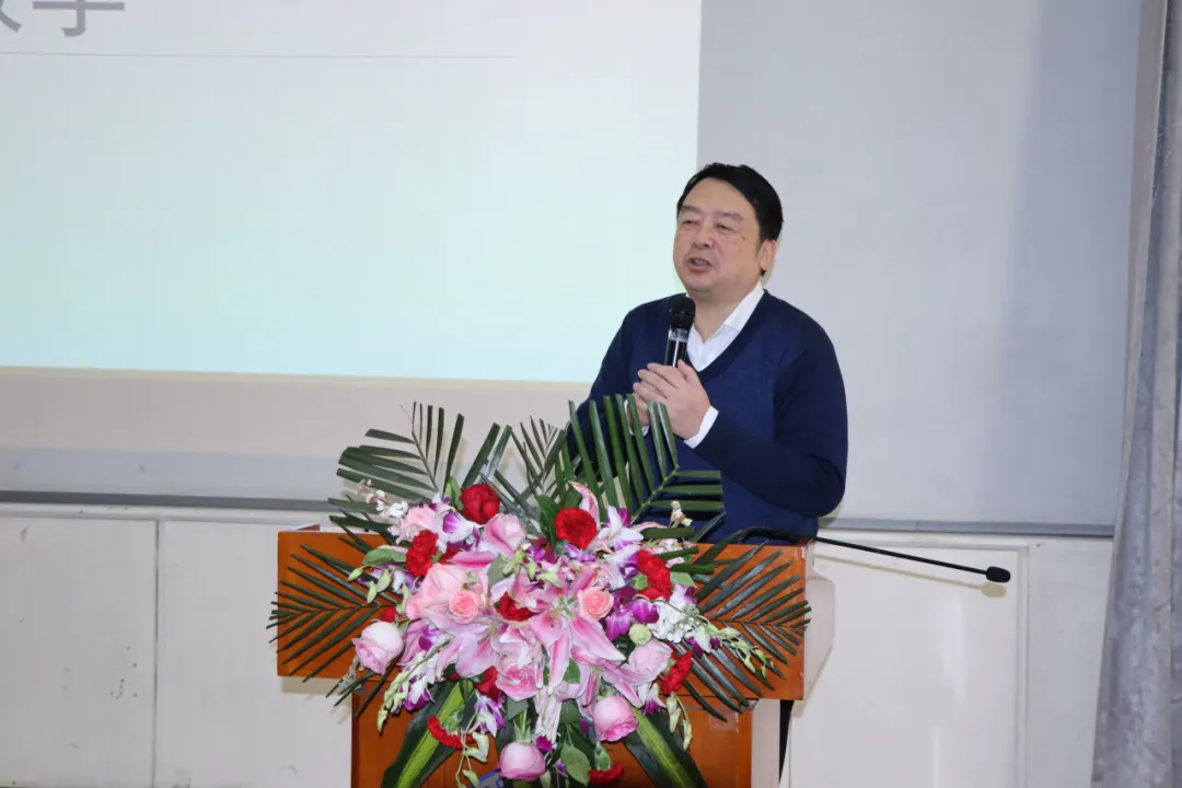 37太阳集团tyc9728第二附属中学正高级教师 何杰老师.jpg